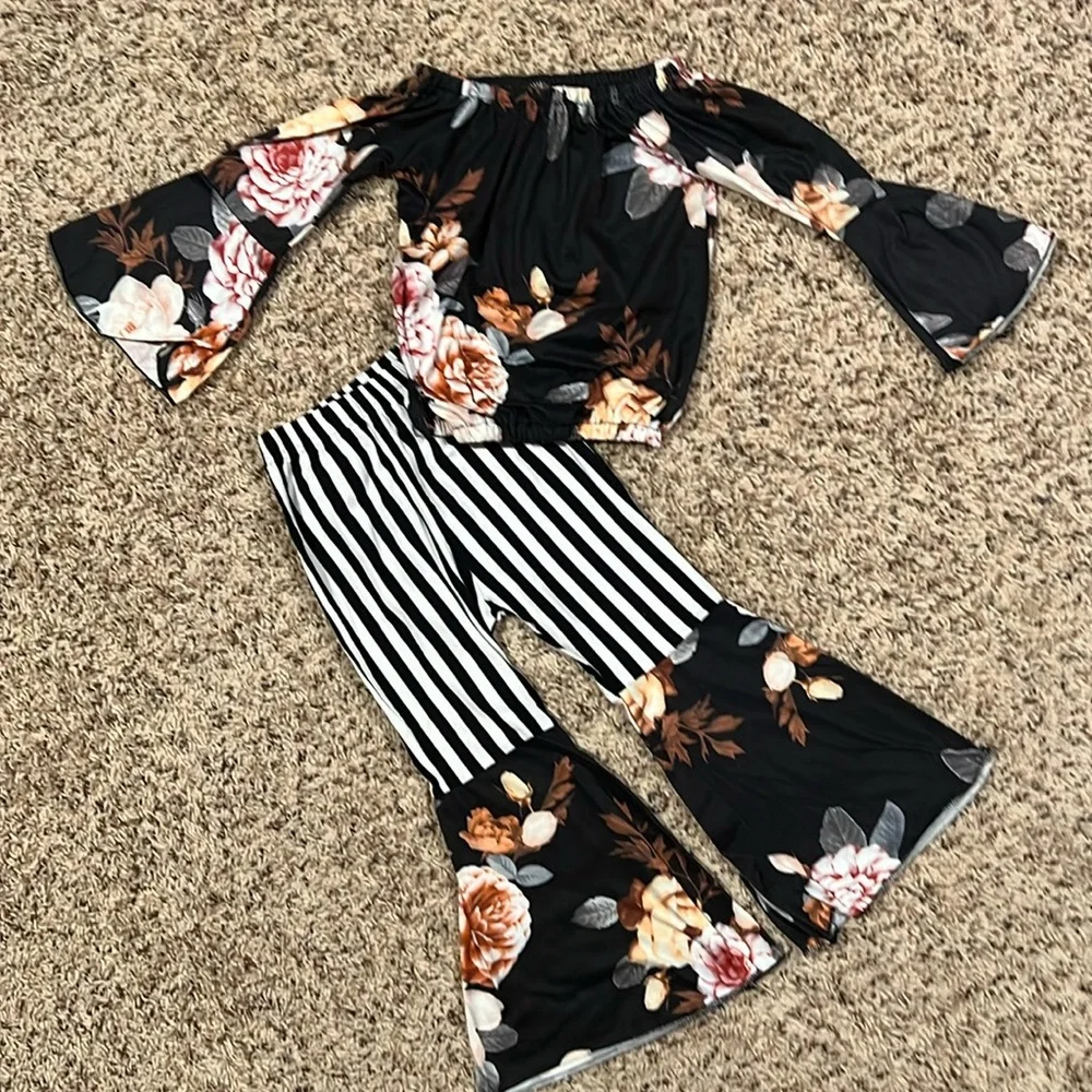 🆑FINAL PRICE‼️ Girls size 4T (110) striped and floral matching set